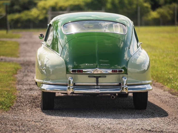 1950 Nash Statesman, kéttónusú zöld festés, fastback sedanette, hátulnézet, szemből