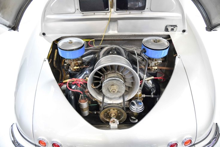 1950 Tatra T600 Tatraplan, ezüst, nyitott motortér, elölnézet, szemből
