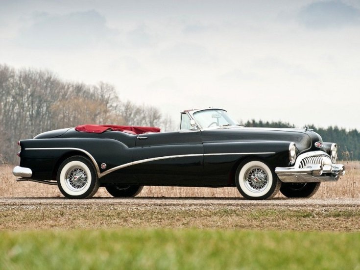 1951 Buick Roadmaster Skylark, fekete kabrió, oldalnézet, jobbról, kicsit döntve előre, távolról fotózva, ráközelítve
