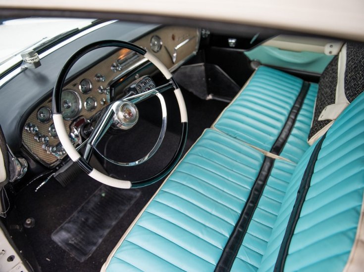 1956 Packard 400 Caribbean, fehér kabrió, műszerfal, elölnézet, oldalnézet, balról, kívülről fotózva
