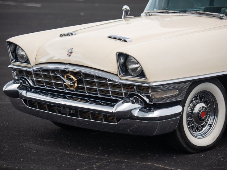 1956 Packard 400 Caribbean, fehér kabrió, orra, ráközelítve, elölnézet, oldalnézet, balról