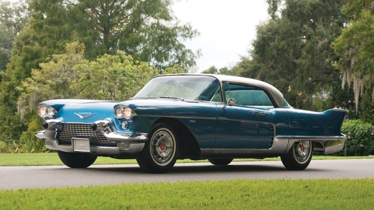 1957 Cadillac Eldorado Brougham, kék öngyilkos ajtós limuzin, elölnézet, oldalnézet, balról, távolról ráközelítve