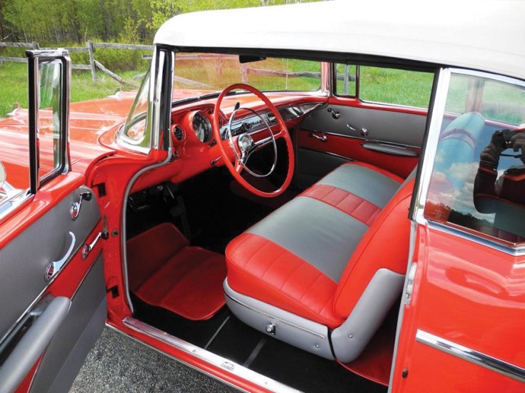 1957 Chevrolet Bel Air, piros kabrió, első üléssor, oldalnézet, balról, kívülről