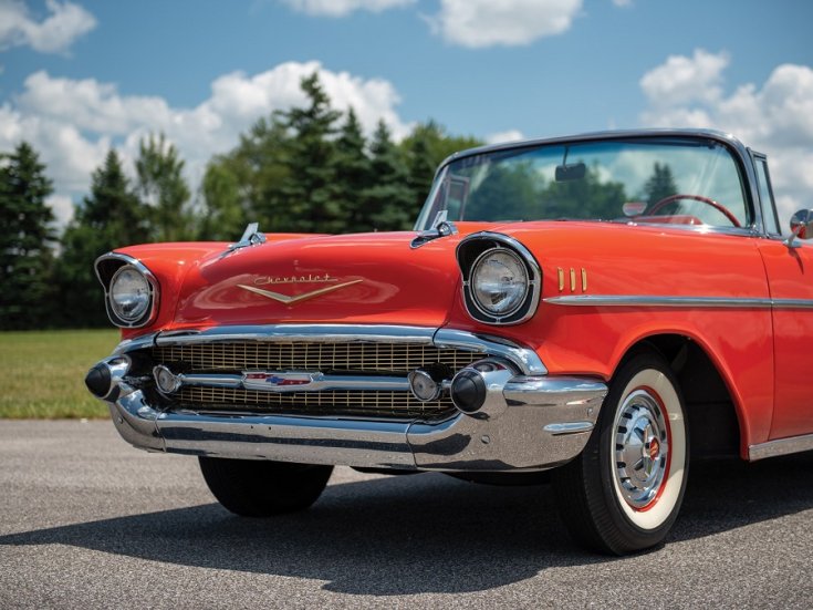 1957 Chevrolet Bel Air, piros coupé, orr, elölnézet, oldalnézet, balról