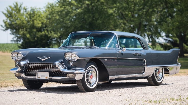 1958 Cadillac Eldorado Brougham, fehér szürke limuzin, elölnézet, oldalnézet, balról döntve, távolról ráközelítve