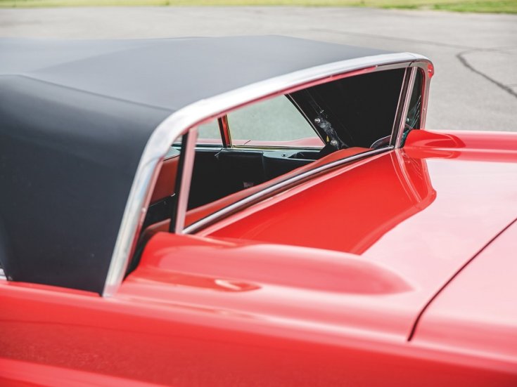 1958 Continental Mark III, piros kabrió, hátsó ablak, hátulnézet, balról döntve