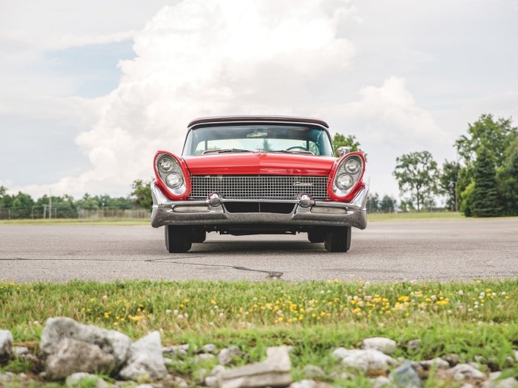 1958 Continental Mark III, piros kupé, elölnézet, szemből, alulnézet, távolról