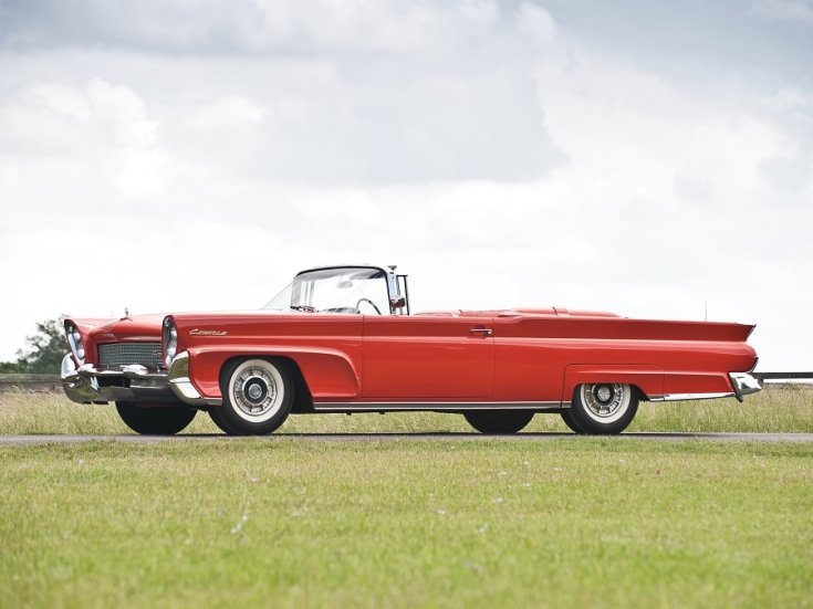 1958 Continental Mark III, piros kabrió, lehúzott tetővel, oldalnézet, balról