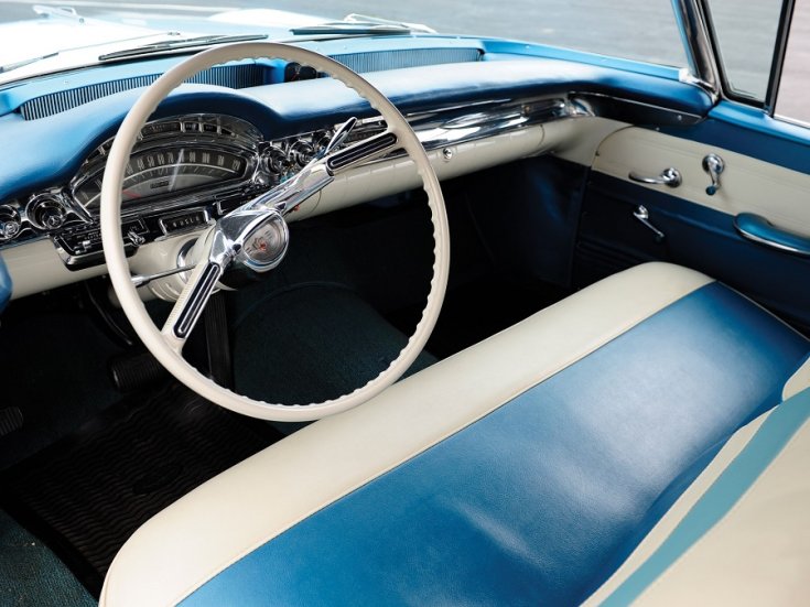 1958 GM Oldsmobile Super 88, baba kék, kabrió, utastér, első üléssor, elölnézet, oldalnézet, döntve, jobbra