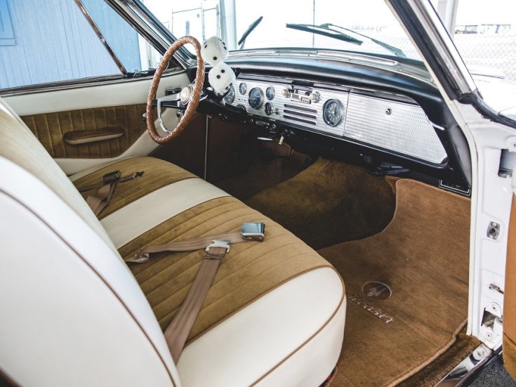 1958 Studebaker Golden Hawk, műszerfal és első üléssor, elölnézet, oldalnézet, jobbról, alulról fotózva
