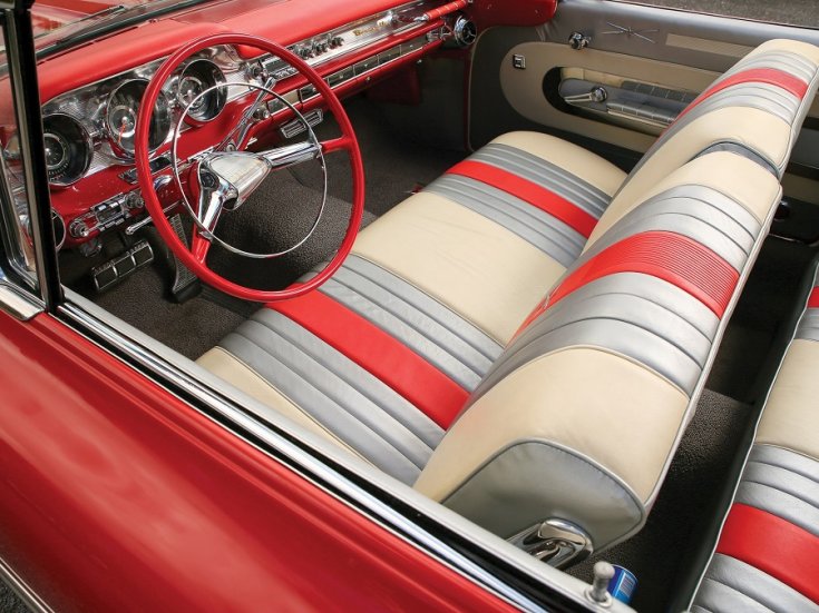 1959 Pontiac Bonneville, vörös kabrió, utastér, oldalnézet, befelé, balról