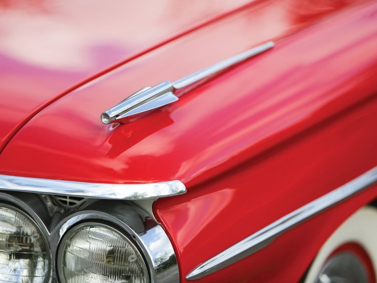 1959 Pontiac Bonneville, vörös kabrió, bal első lámpák, elölnézet, döntve, balra, ráközelítve