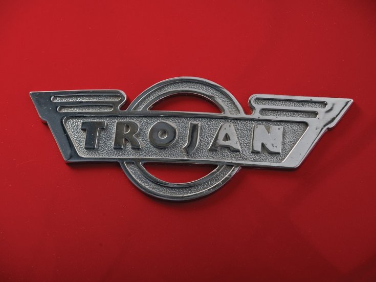 Trojan 200 embléma, elölnézet, felülnézet, alulról döntve