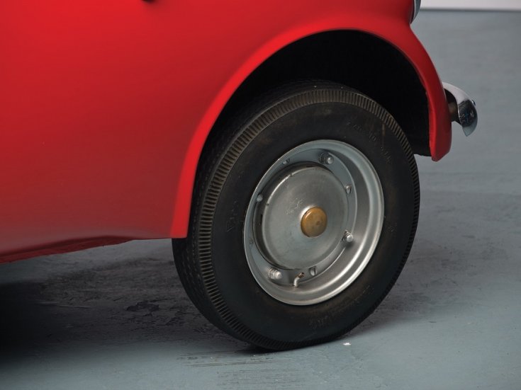 1962 Trojan 200 jobb első kerék, oldalnézet, jobbról