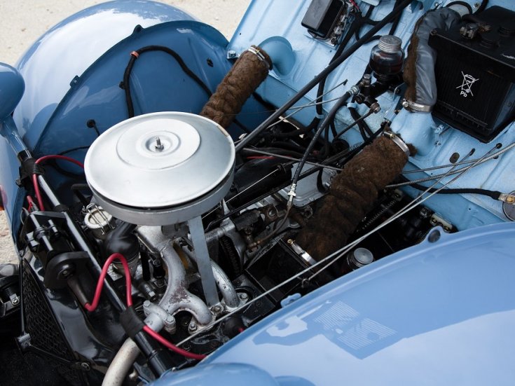 1964 Citroen 2 CV, 4x4 Sahara, babakék, nyitott motorháztér, első motor