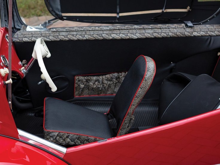 1964 Messerschmitt KR 201 roadster, meggyvörös, első ülés és műszerfal, oldalnézet, balról, ráközelítve