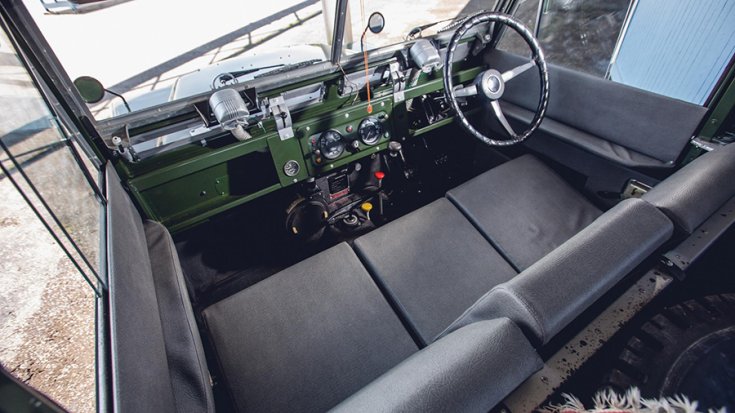 Az 1966-os Land Rover belseje