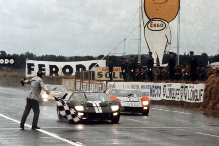 kockás zászló leinti az 1966-os Le Mans-i versenyt