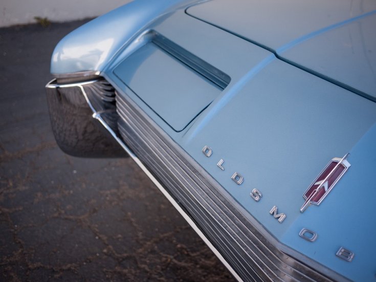 1966 Oldsmobile Toronado, kék, bukólámpák, elölről, jobbról