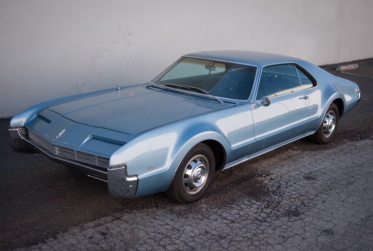 1966 Oldsmobile Toronado, kék, elölnézet, oldalról, balról