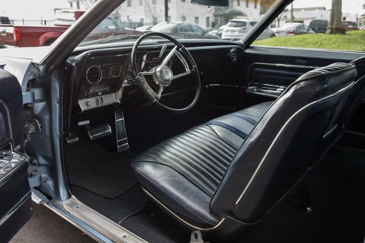 1966 Oldsmobile Toronado műszerfal és első üléssor, fekete, oldalról, jobbról