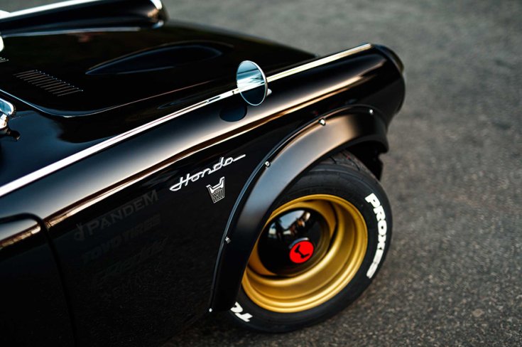 Daniel Wu 1968-as Honda S800 restomod tuningautójának kereke
