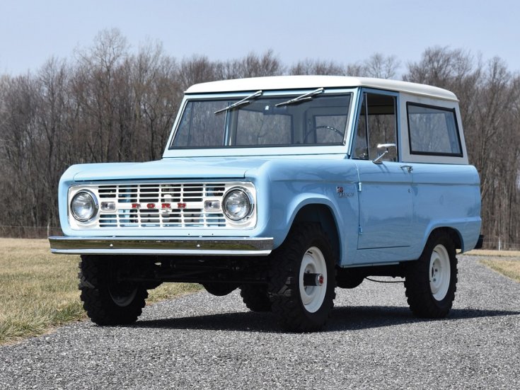 1968 Ford Bronco, bugyi kék, fehér tető, elölnézet, oldalnézet, balról