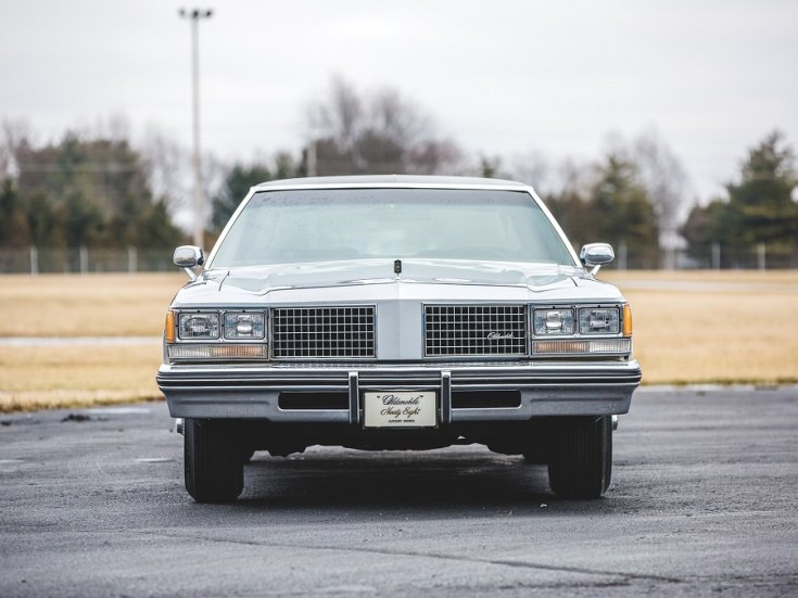 1976 Oldsmobile Regency 98, ezüst, limuzin, elölnézet, szemből