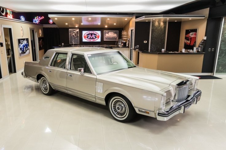A 40 éves keveset futott Lincoln Continental Mark VI