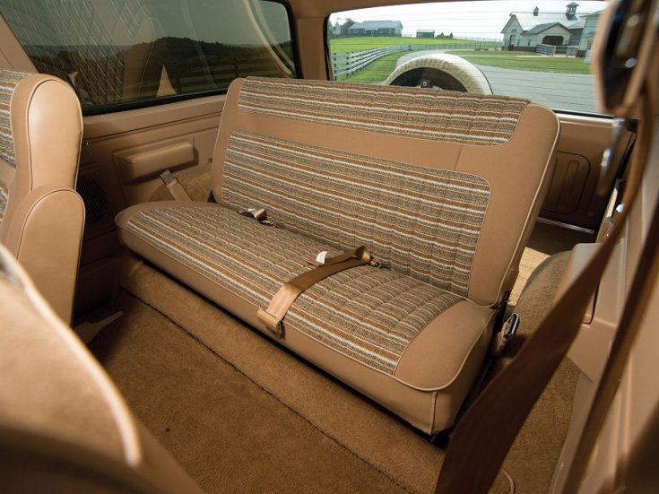 1984 Ford Bronco XLT, hátsó üléssor, elölnézet, oldalnézet, balról