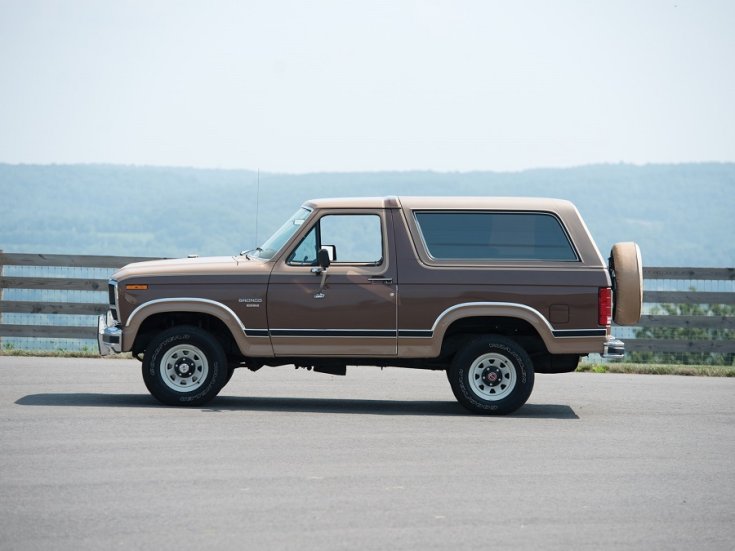 1984 Ford Bronco, barna, oldalnézet, balról