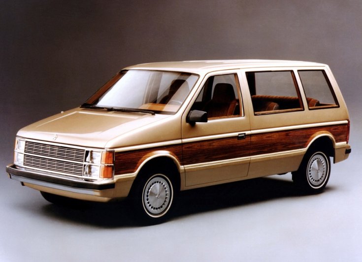 1984 Plymouth Voyager, mokka barna, faberakás, elölnézet, oldalnézet, balról
