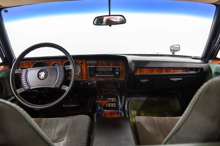 1985 GAZ M14 Csajka, műszerfal, elölnézet, szemből, hátulról fotózva