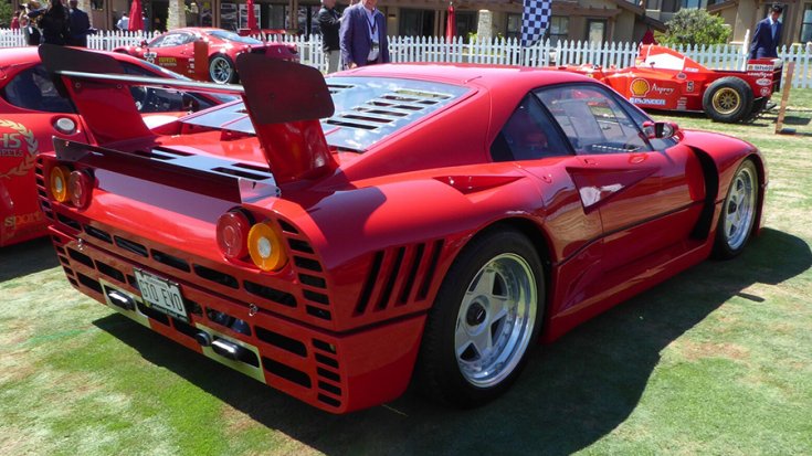 A Ferrari 288 GTO Evoluzione hátulról fotózva, amely a későbbi F40-et is megihlette