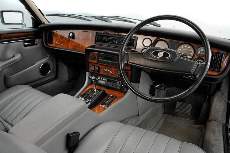Jaguar XJ12 beltér