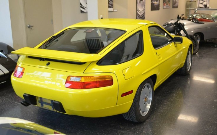 1988-as Porsche 928 hátulról