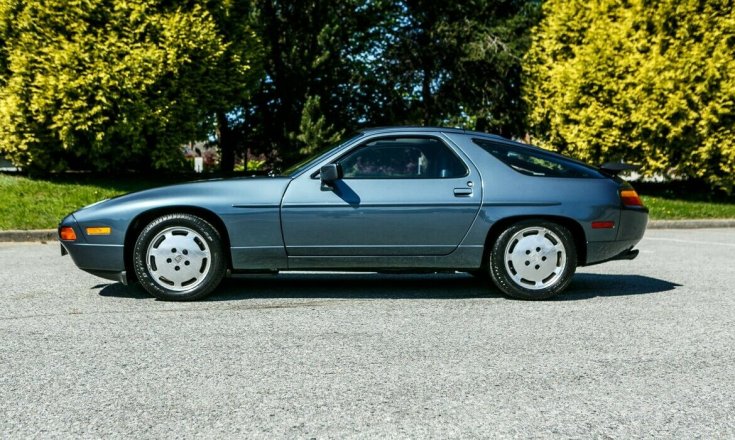 1988-as Porsche 928 oldalról