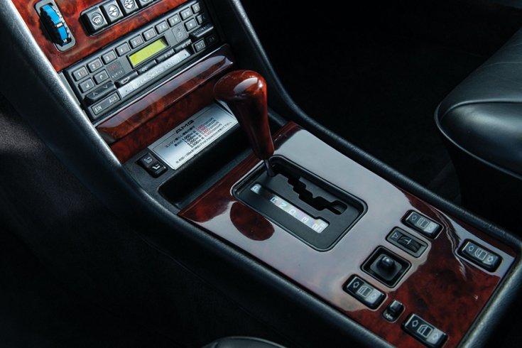Az 1989-es Mercedes-Benz 560 SEL 6.0 AMG V8 váltója