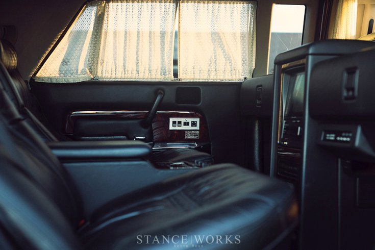 1990-es Toyota Century limuzin tuning beltere