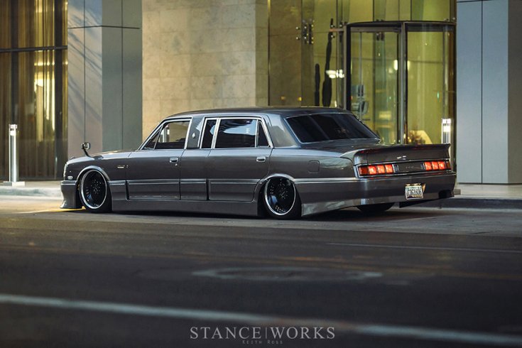 1990-es Toyota Century limuzin tuning hátulról