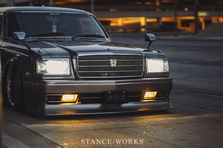 1990-es Toyota Century limuzin tuning orra