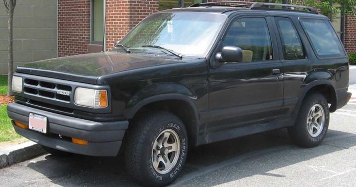 1991 Mazda Navajo szemből, fekete színben