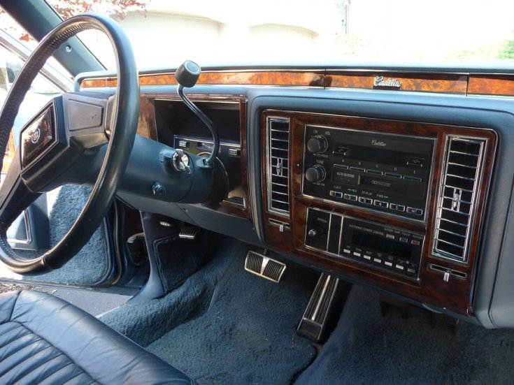 1993 1996 Cadillac Fleetwood Brougham műszerfal, oldalnézet, jobbról