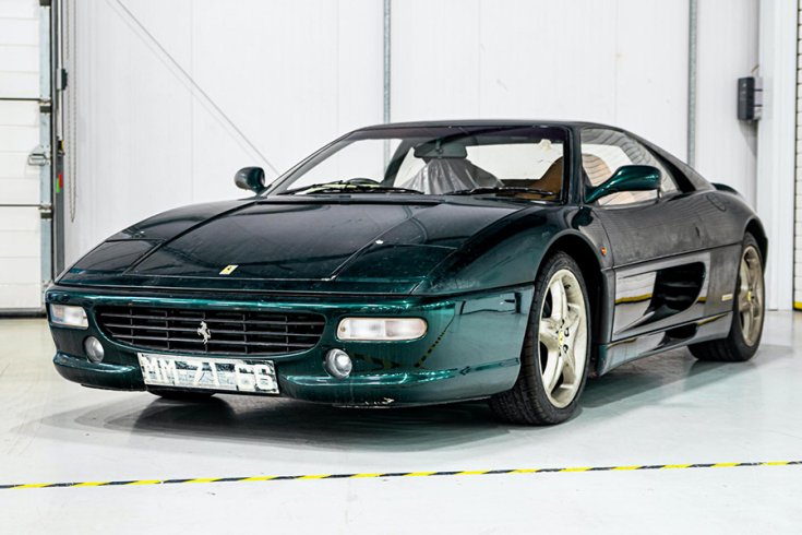 A Ferrari F355 Berlinetta elölről negyvenöt fokban