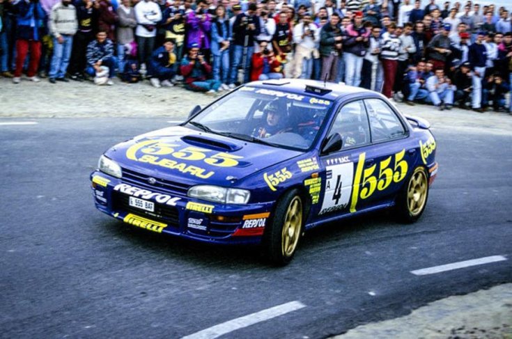 A Subaru Impreza WRC egy kanyarban