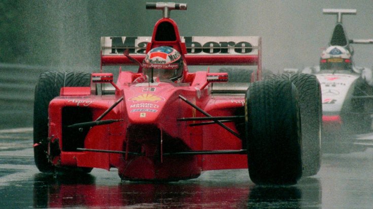 Schumacher az összetört Ferrarival az 1998-as Belga Nagydíjon