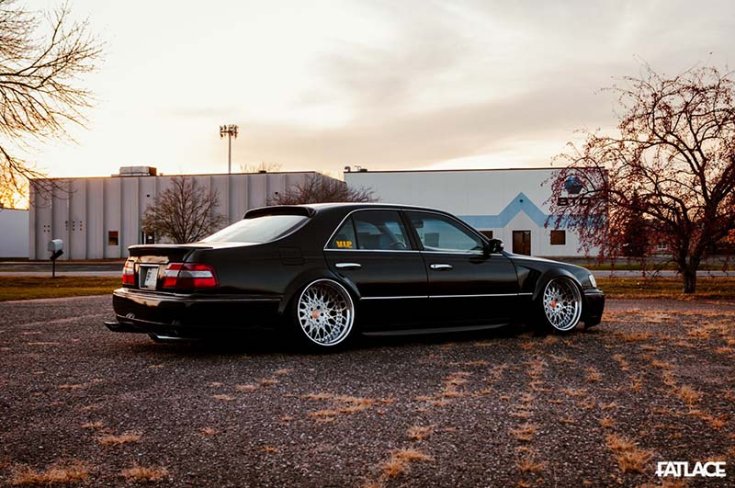 1998 Infiniti Q45 VIP tuning stílusban megépítve oldalról, fekete színben