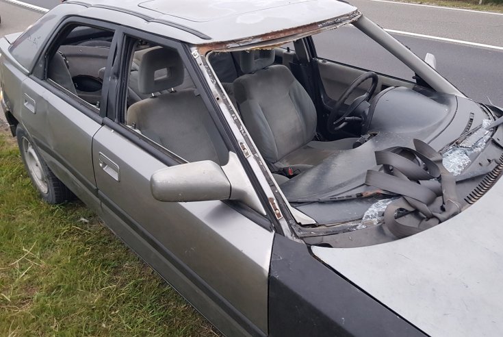Mazda 323 oldalról
