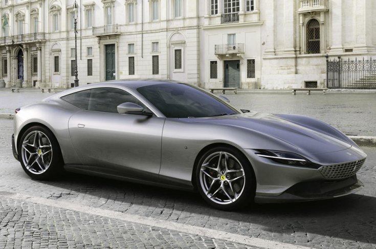 Ferrari Roma oldalról fotózva