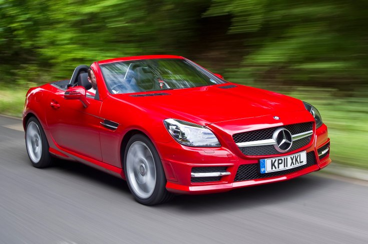 Mercedes-Benz SLK szemből menet közben